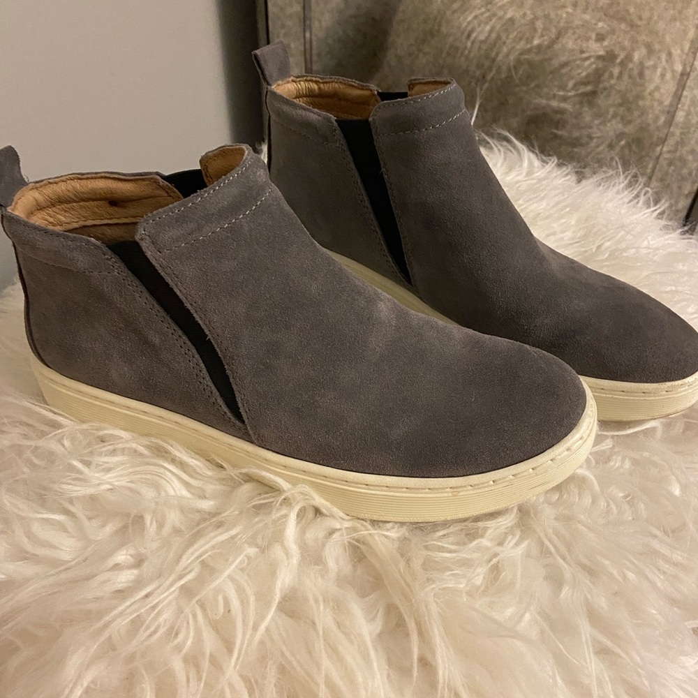 Softt Slip On, Ankle Walking Shoes in Grey Suede
